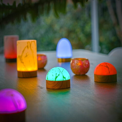 een groep tafel lampen verschillende keuren en maten